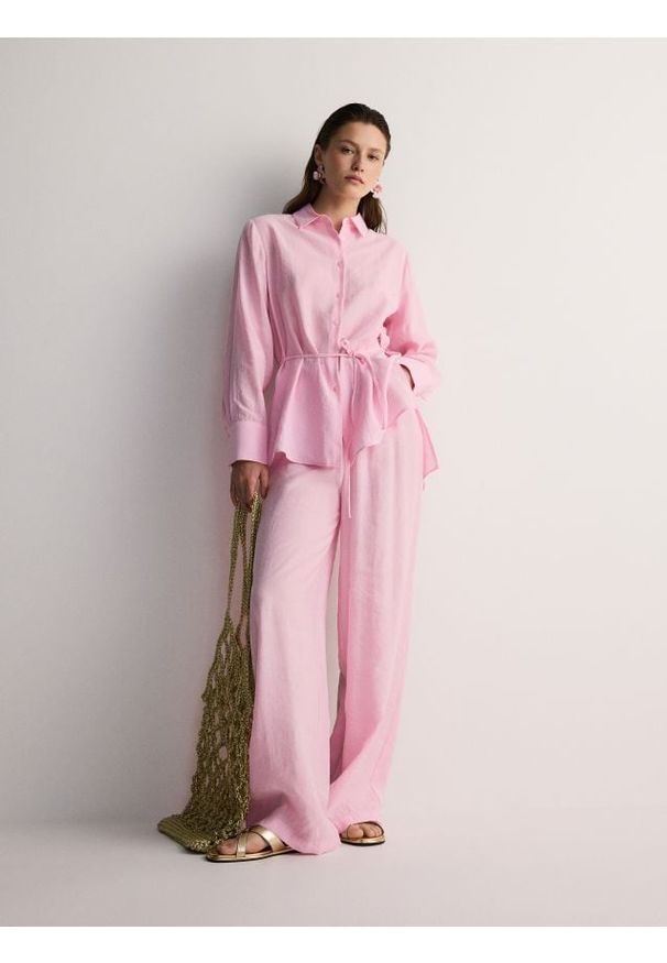 Reserved - Spodnie z modalem - różowy. Kolor: różowy. Materiał: tkanina