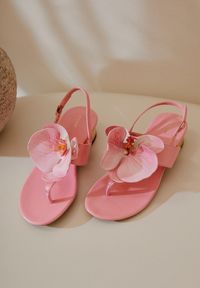 Born2be - Różowe Sandały Japonki Vices na Niskim Słupku z Kwiatową Aplikacją Natanela. Okazja: na co dzień, na spacer. Kolor: różowy. Wzór: aplikacja, kwiaty. Sezon: lato. Obcas: na słupku. Styl: elegancki, casual. Wysokość obcasa: niski