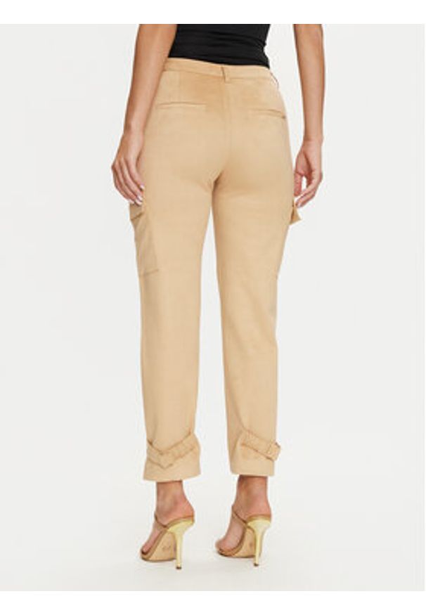 Guess Spodnie materiałowe New Marzia W4YB08 WE0L0 Beżowy Relaxed Fit. Kolor: beżowy. Materiał: syntetyk