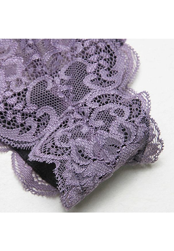 Intica - Komplet bielizny z koronki z delikatnymi wiązaniami Aftina. Kolor: fioletowy. Materiał: koronka. Wzór: koronka