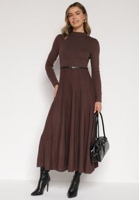 Born2be - Brązowa Rozkloszowana Sukienka z Dzianiny z Wiskozą z Długim Rękawem i Paskiem Tusmina. Okazja: na co dzień. Kolor: brązowy. Materiał: wiskoza, dzianina. Długość rękawa: długi rękaw. Styl: klasyczny, casual, elegancki #6