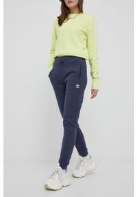 adidas Originals spodnie dresowe damskie kolor fioletowy gładkie. Kolor: fioletowy. Materiał: dresówka. Wzór: gładki
