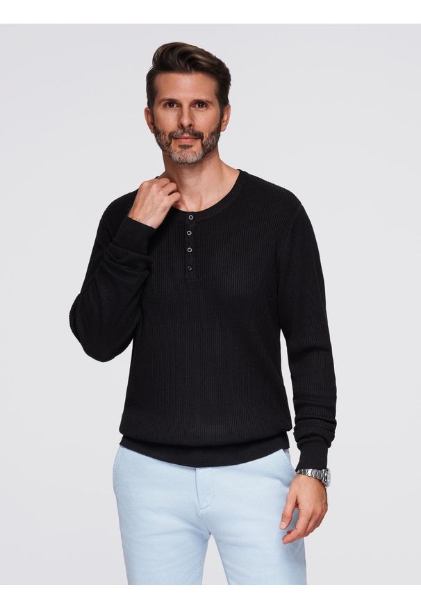 Ombre Clothing - Prążkowany sweter męski z guzikami przy dekolcie - czarny V2. Kolor: czarny. Materiał: prążkowany. Styl: elegancki