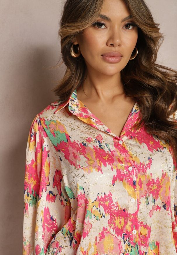 Renee - Beżowo-Różowa Koszula Ozdobiona Abstrakcyjnym Lekko Połyskującym Printem Xilene. Kolor: beżowy. Materiał: jeans. Wzór: nadruk, aplikacja