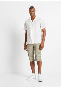 bonprix - Dłuższe bermudy bojówki w wygodnym fasonie z elastycznego materiału, regular fit. Kolor: beżowy, zielony. Materiał: materiał. Długość: długie #2