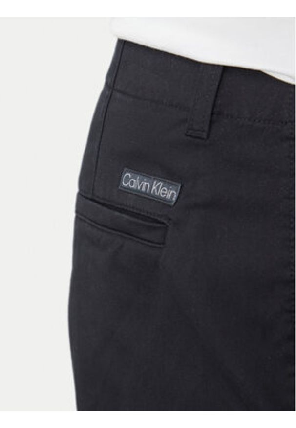 Calvin Klein Jeans Chinosy 90's LV04RF619G Czarny Straight Fit. Kolor: czarny. Materiał: bawełna