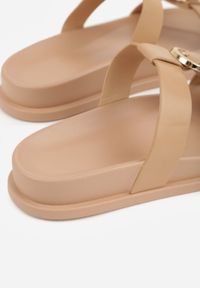 Born2be - Ciemnobeżowe Klapki z Ozdobną Klamrą i Paskiem Kaidine. Okazja: na co dzień. Kolor: beżowy. Materiał: jeans. Sezon: lato. Styl: casual, klasyczny #6