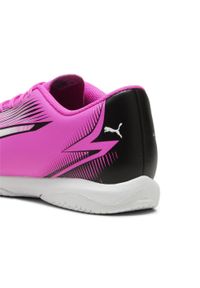 Buty piłkarskie Puma Ultra Play IT. Kolor: biały, wielokolorowy, różowy, czarny. Materiał: materiał, syntetyk. Szerokość cholewki: normalna. Sport: piłka nożna