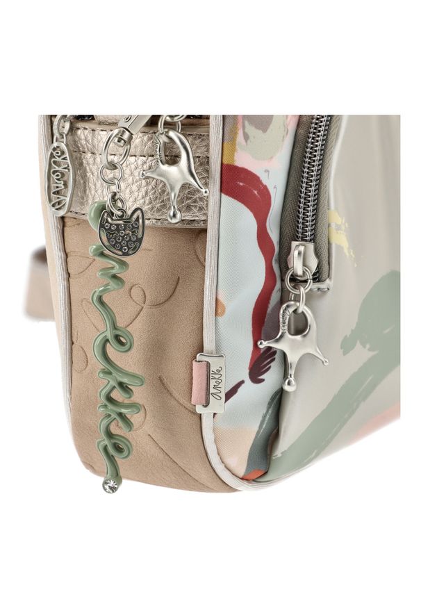 Srebrna Stylowa Damska Listonoszka Anekke Z Serii Alma. Kolor: srebrny. Wzór: aplikacja. Dodatki: z breloczkiem, z aplikacjami. Materiał: zdobione. Styl: elegancki