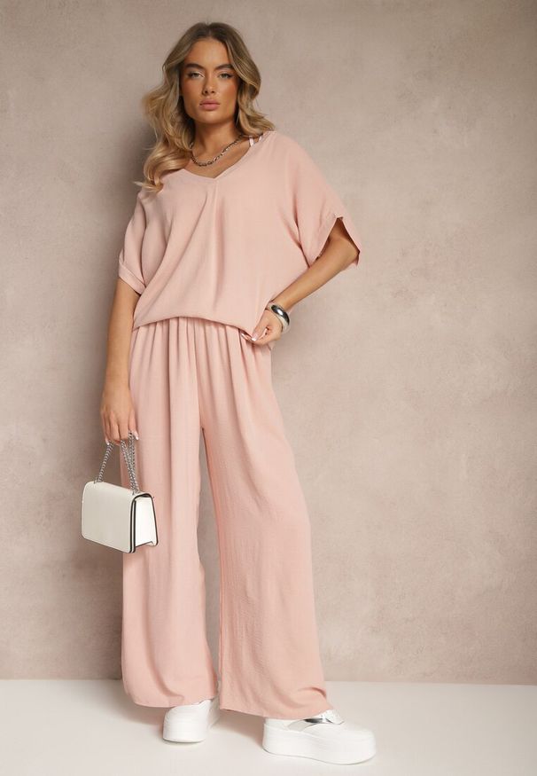 Renee - Różowy Bawełniany Komplet Spodnie o Szerokim Kroju i T-shirt Oversize Seltebis. Kolor: różowy. Materiał: bawełna. Wzór: aplikacja, gładki, kolorowy