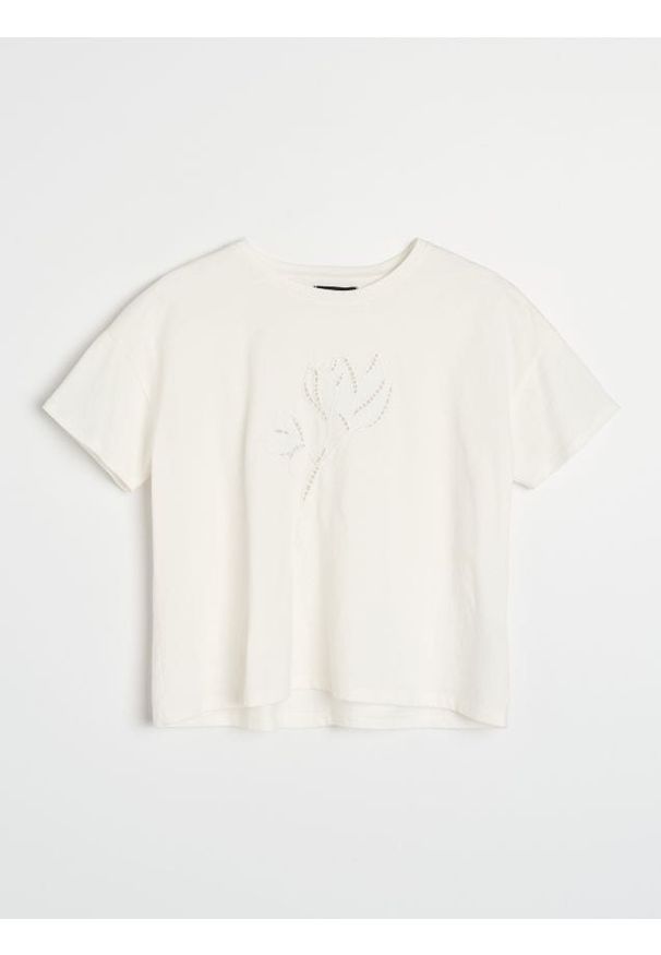 Sinsay - Bawełniana koszulka z kwiatowym haftem - kremowy. Kolor: kremowy. Materiał: bawełna. Wzór: haft, kwiaty