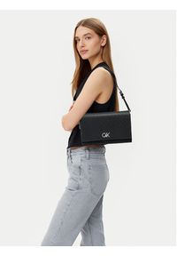 Calvin Klein Torebka Ck Elongated Shoulder Bag_Mono K60K613139 Czarny. Kolor: czarny. Materiał: skórzane #4