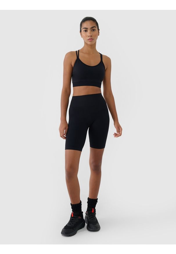 4f - 4F Legginsy kolarki bezszwowe treningowe damskie - czarne XS/S. Stan: podwyższony. Kolor: czarny. Materiał: dzianina, materiał, syntetyk, włókno, elastan. Długość: krótkie. Wzór: jednolity, gładki, ze splotem. Sport: fitness