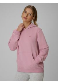4f - 4F Bluza dresowa relaxed z kapturem damska - różowa L. Okazja: na co dzień, na spacer. Typ kołnierza: kaptur. Kolor: różowy. Materiał: dresówka. Styl: casual, klasyczny #1