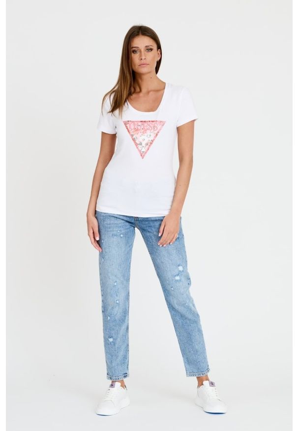 Guess - GUESS Biały damski t-shirt Satin Triangle Tee, Rozmiar XS. Kolor: biały