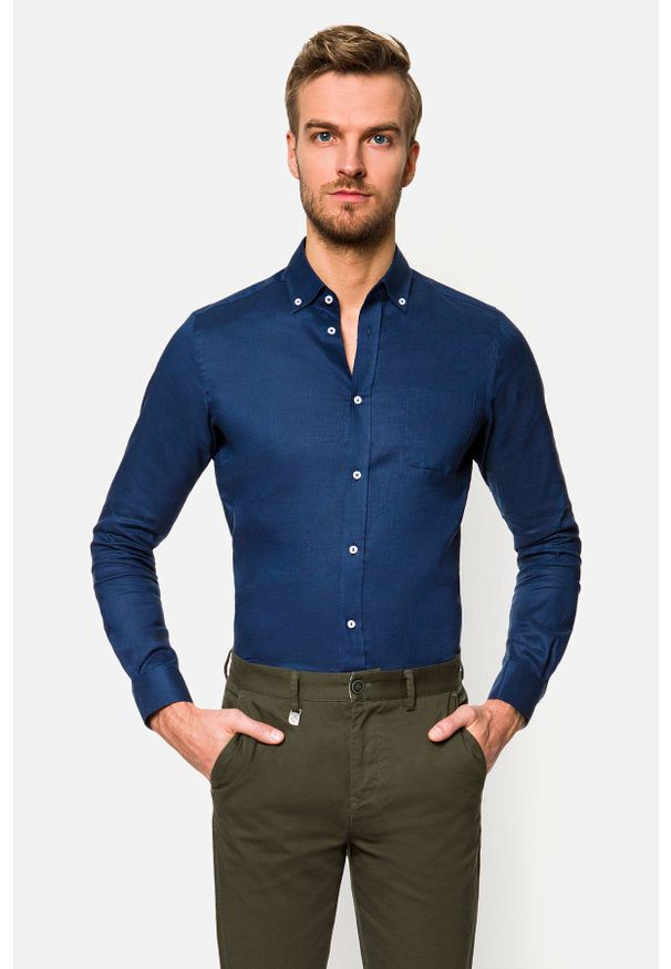 Lancerto - Koszula Granatowa Cheryl 2. Typ kołnierza: button down. Kolor: niebieski. Materiał: włókno, len, bawełna, tkanina. Długość: krótkie. Wzór: gładki. Sezon: lato