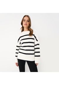 Mohito - Sweter w paski - Kremowy. Kolor: kremowy. Wzór: paski