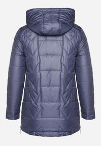 Born2be - Niebieska Pikowana Kurtka Ozdobiona Pikowaniem z Odpinanym Kapturem Falerosa. Okazja: na co dzień, na spacer. Kolekcja: plus size. Kolor: niebieski. Materiał: jeans. Wzór: aplikacja. Styl: casual #5