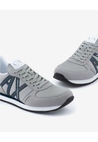 Armani Exchange - ARMANI EXCHANGE - Szare sneakersy z logo AX. Zapięcie: sznurówki. Kolor: szary. Materiał: guma. Szerokość cholewki: normalna
