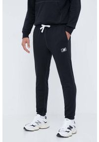 New Balance spodnie dresowe kolor czarny gładkie. Kolor: czarny. Materiał: dresówka. Wzór: gładki #1