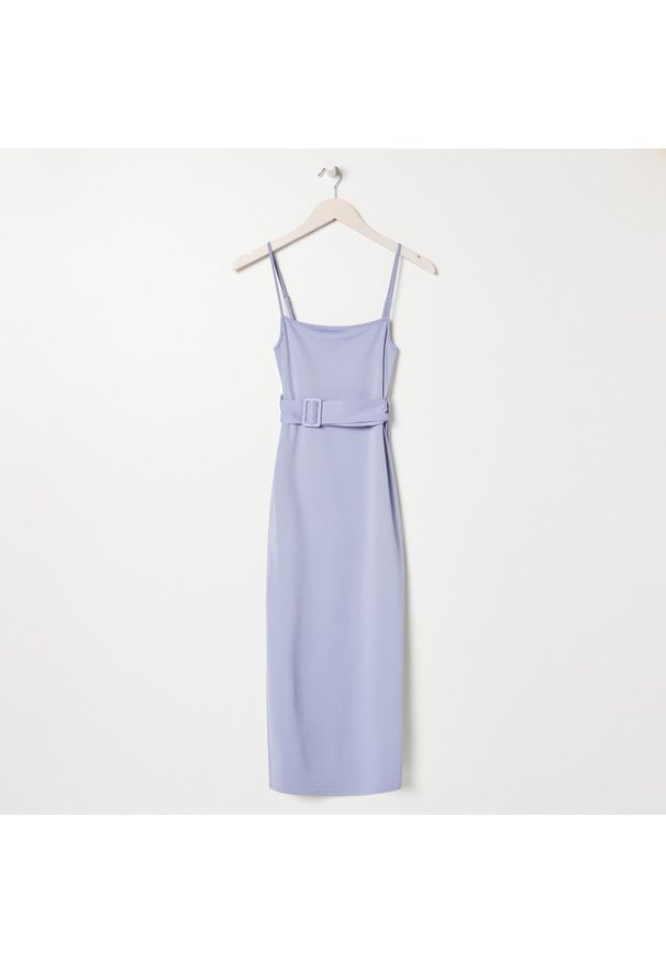 Sinsay - Prążkowana sukienka z paskiem - Niebieski. Kolor: niebieski. Materiał: prążkowany