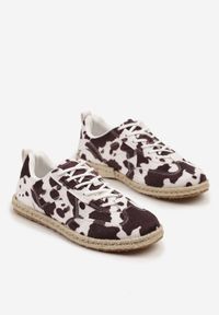 Renee - Brązowo-Białe Sneakersy Kultowe Tenisówki ze Wzorem w Łaty z Podeszwą Zdobioną Plecionką Zarorella. Okazja: na co dzień. Kolor: brązowy. Materiał: jeans. Wzór: aplikacja #4