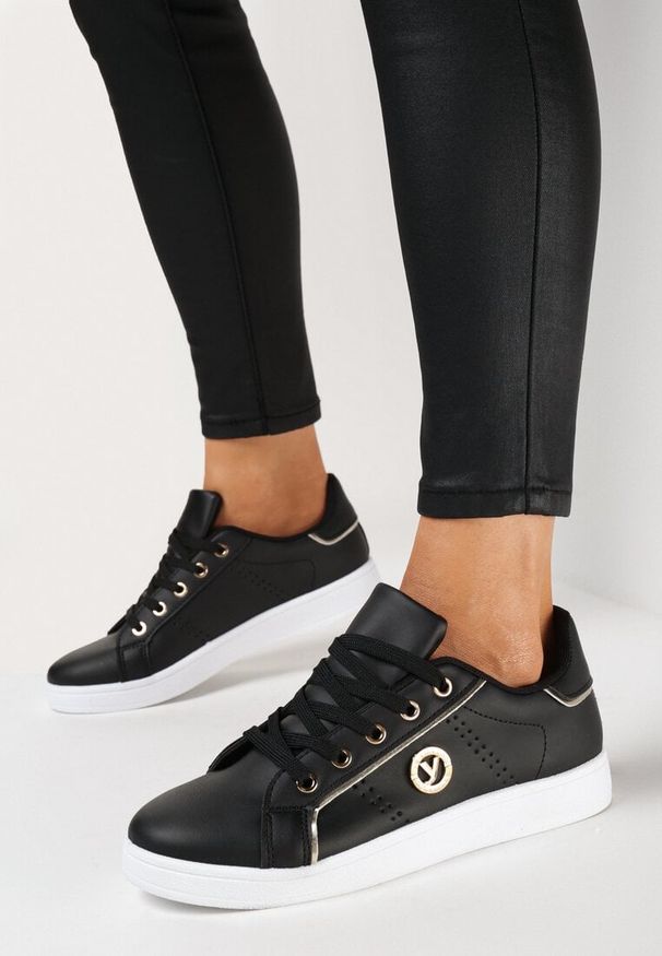 Born2be - Czarne Sznurowane Sneakersy na Płaskiej Podeszwie z Ekoskóry Ozdobnymi Wstawkami Armande. Okazja: na co dzień. Kolor: czarny. Obcas: na płaskiej podeszwie