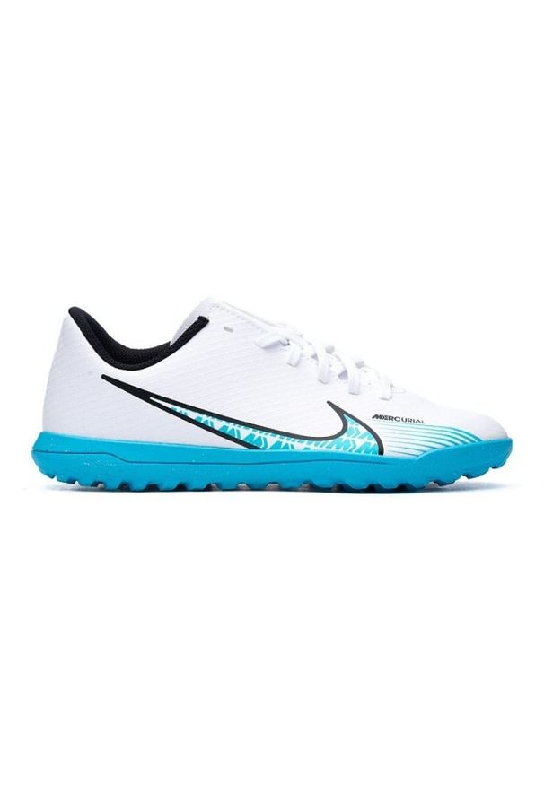 Buty Nike Vapor 15 Club Tf DJ5956-146 białe. Kolor: biały. Materiał: materiał. Szerokość cholewki: normalna. Sport: piłka nożna