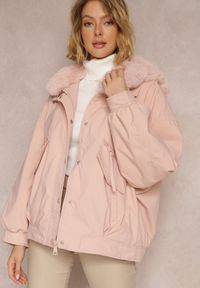 Renee - Różowa Kurtka Parka Oversize Bitsy. Kolor: różowy. Materiał: tkanina. Sezon: zima