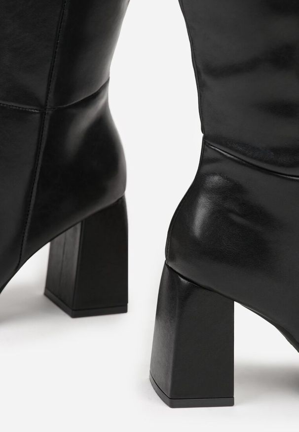 Renee - Czarne Skórzane Kozaki VICES do Kolana na Słupku w Eleganckim Stylu Reiandra. Okazja: na randkę. Kolor: czarny. Materiał: skóra. Obcas: na słupku. Styl: elegancki