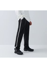 House - Elastyczne spodnie z kontrastową lamówką - Czarny. Kolor: czarny #1