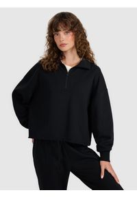 4f - 4F Bluza dresowa nierozpinana bez kaptura damska - czarna S. Okazja: na co dzień. Typ kołnierza: bez kaptura. Kolor: czarny. Materiał: dresówka. Wzór: gładki, ze splotem. Styl: casual, klasyczny, sportowy #1