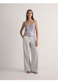 Reserved - Szerokie spodnie z zakładkami z wiskozą - jasnoszary. Kolor: szary. Materiał: wiskoza