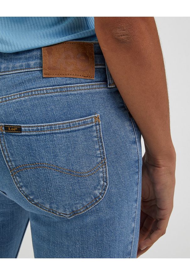 Lee - LEE SCARLETT DAMSKIE SPODNIE JEANSOWE JUST A BREESE L526FAB38 112330601