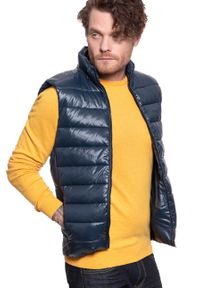 Wrangler - WRANGLER PUFFER VEST NAVY W4A3XT114. Kolor: niebieski. Materiał: puch #10