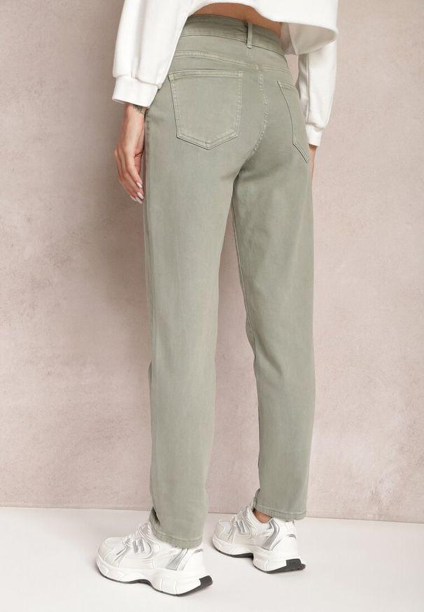 Renee - Zielone Jeansy Mom Fit High Waist Kasena. Okazja: na co dzień. Stan: podwyższony. Kolor: zielony. Styl: klasyczny, casual