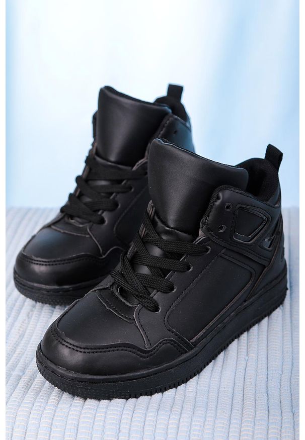 Casu - czarne buty sportowe sznurowane casu c917. Kolor: czarny