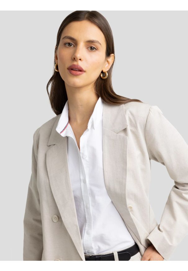 Big-Star - Marynarka damska z dodatkiem lnu beżowa Marylia 800. Okazja: na spotkanie biznesowe. Kolor: beżowy. Materiał: len. Wzór: aplikacja. Styl: biznesowy, elegancki