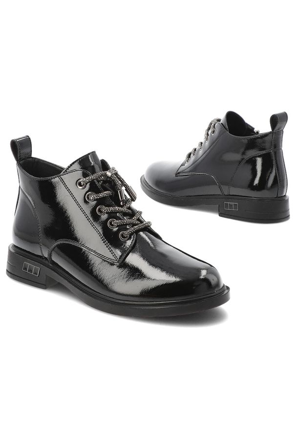 Czarne Botki S.Barski Modne Buty Damskie. Okazja: na co dzień. Zapięcie: sznurówki. Kolor: czarny. Materiał: lakier, skóra. Styl: casual