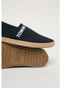 Tommy Jeans - Espadryle. Nosek buta: okrągły. Kolor: niebieski. Materiał: syntetyk, materiał, guma. Szerokość cholewki: normalna #5