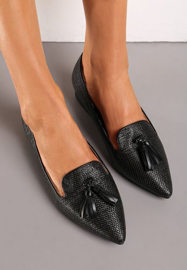 Renee - Czarne Mokasyny Loafersy Ozdobione Frędzlami i Kolorową Plecionką Tiules. Kolor: czarny. Wzór: kolorowy, aplikacja