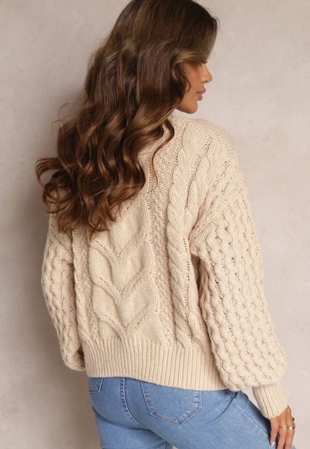 Renee - Beżowy Sweter z Wełną i Bawełną w Warkoczykowy Splot Kestina. Kolor: beżowy. Materiał: bawełna, wełna. Wzór: ze splotem. Styl: klasyczny