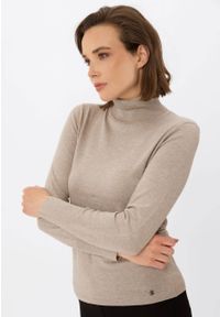 Volcano - Gładki golf S-JULI. Typ kołnierza: golf. Kolekcja: plus size. Kolor: beżowy. Materiał: materiał, prążkowany, dzianina. Wzór: gładki. Styl: elegancki