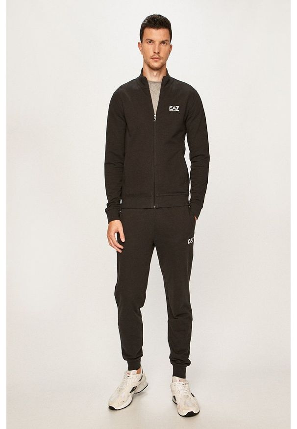 EA7 Emporio Armani - Dres. Kolor: czarny. Materiał: dresówka. Wzór: gładki