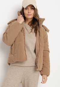 Born2be - Brązowa Sztruksowa Kurtka Puchowa z Odpinanym Kapturem Sinitha. Okazja: na co dzień. Kolor: brązowy. Materiał: sztruks, puch. Styl: elegancki, casual #3