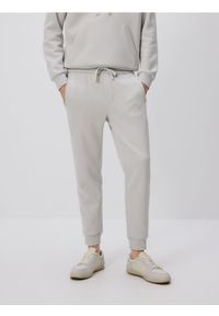 Reserved - Spodnie dresowe slim fit - jasnoszary. Kolor: szary. Materiał: dresówka