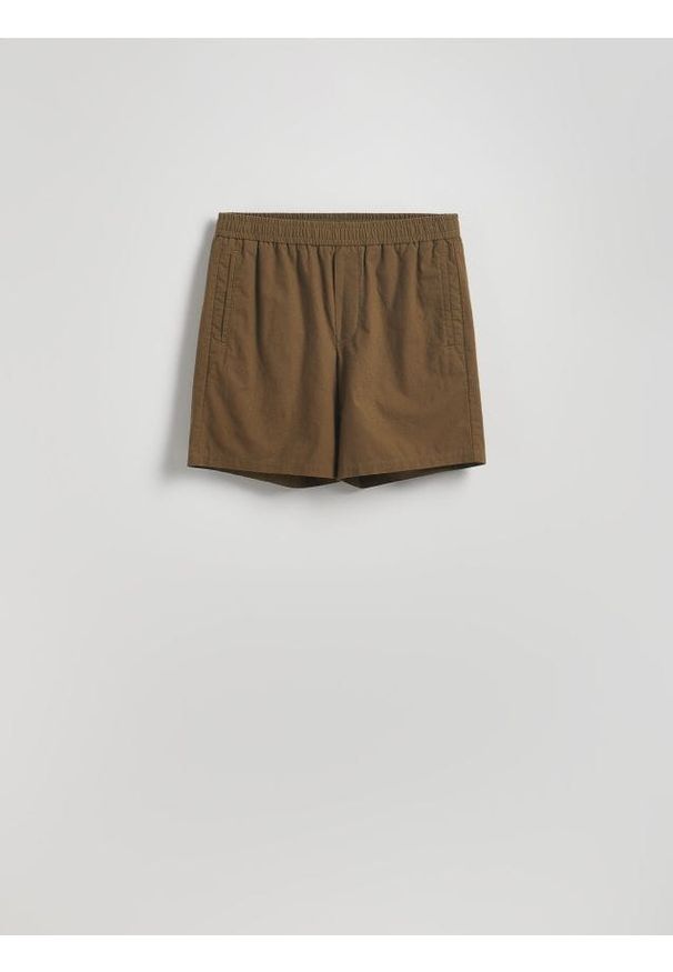 Reserved - Szorty slim z dodatkiem lnu - jasny zielony. Kolor: zielony. Materiał: len