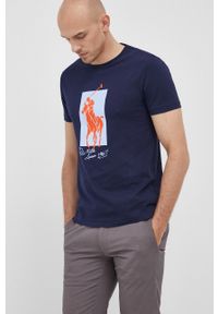 Polo Ralph Lauren T-shirt bawełniany kolor granatowy z nadrukiem. Okazja: na co dzień. Typ kołnierza: polo. Kolor: niebieski. Materiał: bawełna. Wzór: nadruk. Styl: casual