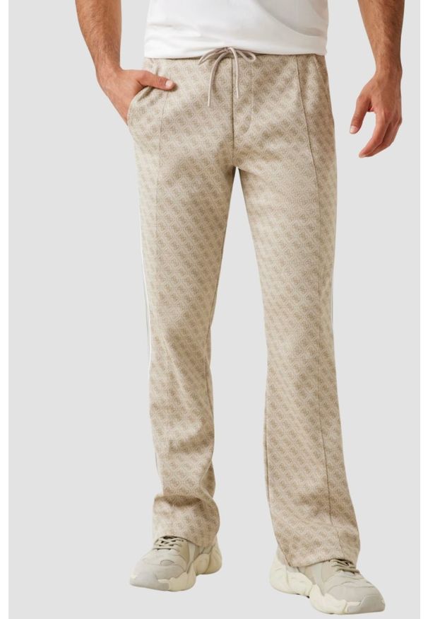 Guess - GUESS Beżowe męskie spodnie dresowe z lampasami w zielony monogram Parimo 4G, Rozmiar XXL. Kolor: beżowy. Materiał: dresówka