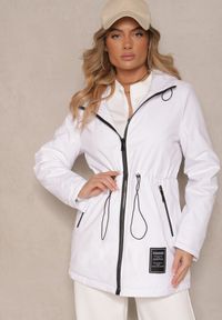 Renee - Biała Kurtka Typu Parka ze Ściągaczem w Talii z Kapturem i Kieszeniami Daroma. Okazja: na co dzień, na spacer. Typ kołnierza: kaptur. Kolor: biały. Styl: casual, elegancki